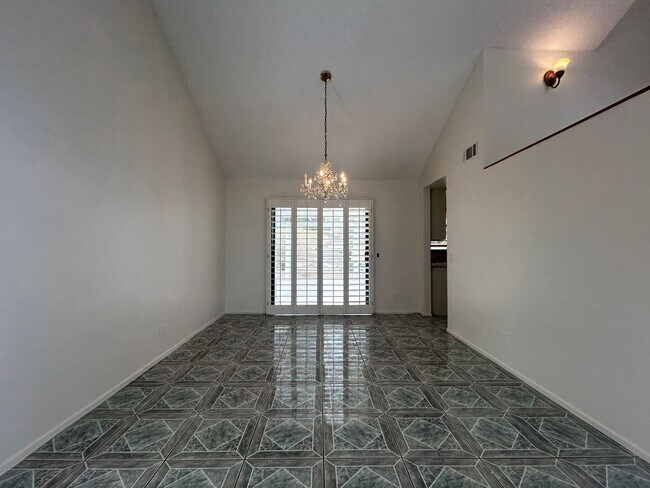 Building Photo - Spacious 4 Bedroom, 3 Bathroom Home in Rec...