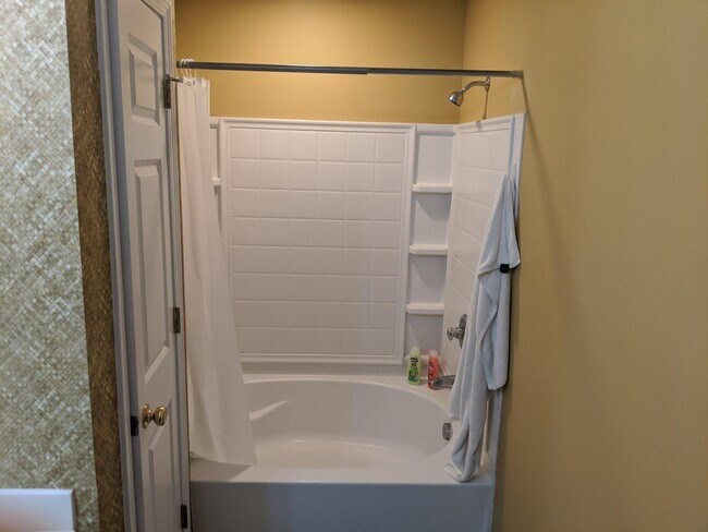 Large Master Bath with toilet room, double vanity and soaker tub - 613 Lake Forest Road