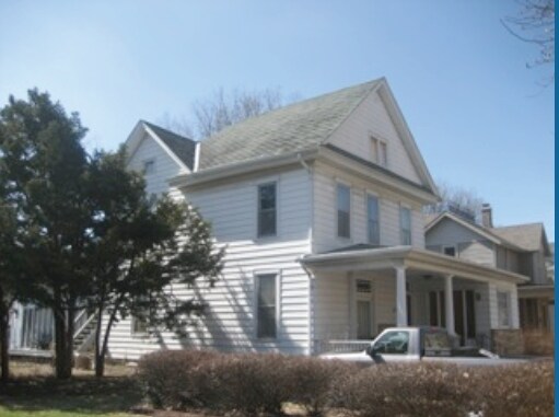 Building Photo - 607 W University