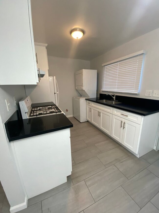 Building Photo - 112
