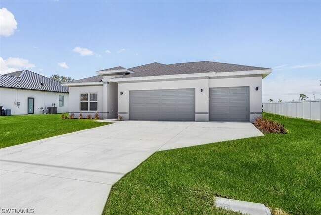Building Photo - 703 NE Juanita Ct