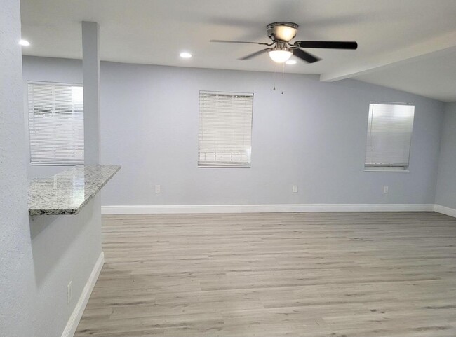 Foto del edificio - 1319 10th Ave N