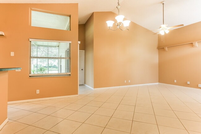 Building Photo - 153 W Bayridge Dr