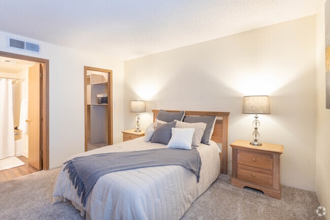 2BR, 2BA - 908 SF - Whispering Pines