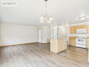 Building Photo - 176 E Magnolia Dr