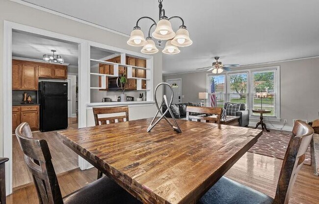 Building Photo - Furnished Mid Term Rental