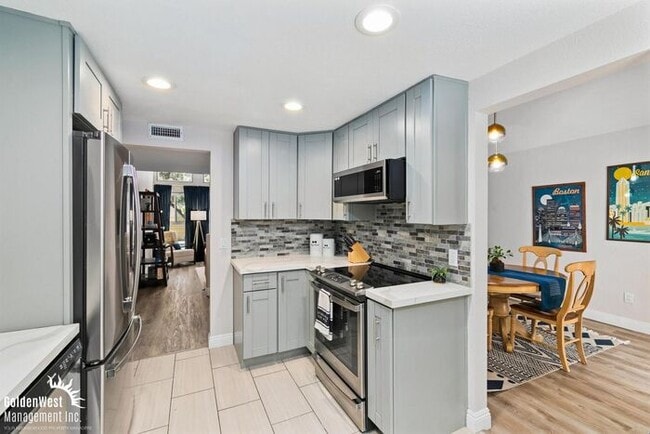 Building Photo - Stylish 3Bdm 2Ba Home in Mission Valley wi...