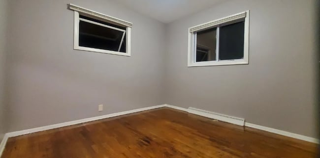 Building Photo - Charming 2-Bed Family Home w/ In-Unit Laundry & Pet-Friendly Vibes in Flint!