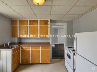 Building Photo - 64 Elm St