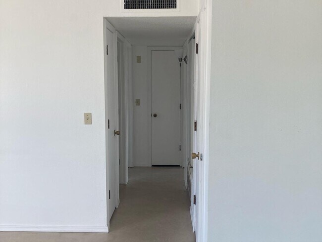 Foto del edificio - 2301 Saddleback Ave S