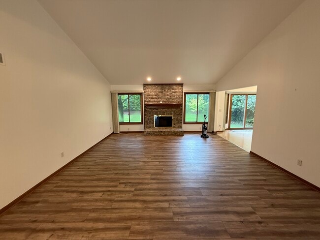 Building Photo - 2915 Chippewa Dr