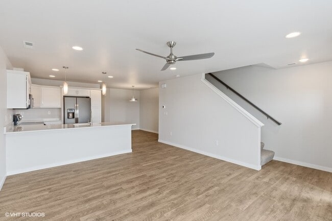 Building Photo - 2227 Saint Andrews Dr