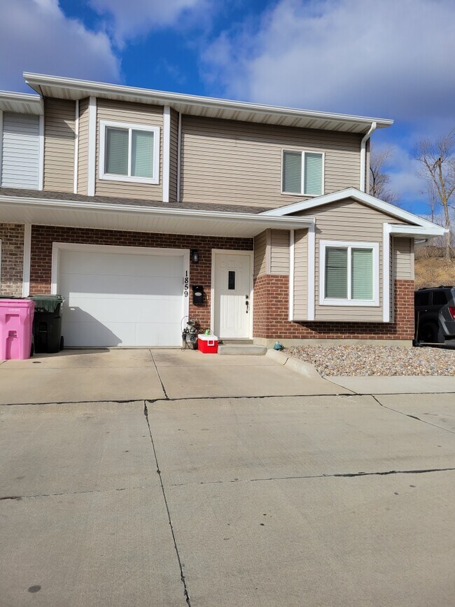 Building Photo - 1804 Red Bertrand Ct