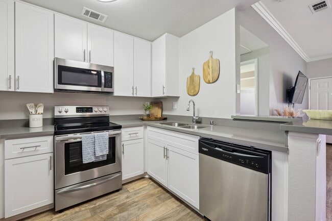 Building Photo - Paloma Summit Condominium Rentals