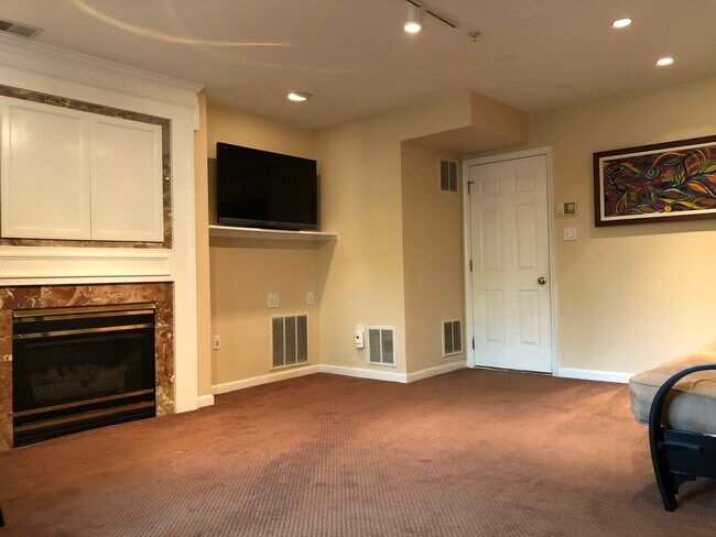 Foto del edificio - 4105 Cherry Hill Rd