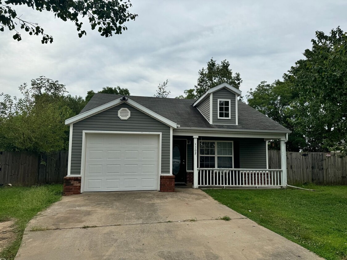 Primary Photo - Cute 3/2 House at Veteran's Park