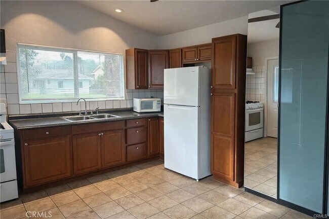 Foto del edificio - 494 Alta Mesa Dr