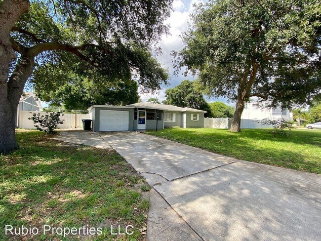 Building Photo - 3 br, 2 bath House - 3015 W. Helen Avenue