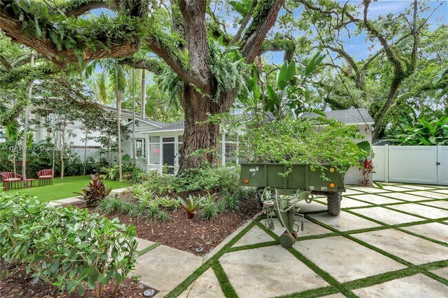 Foto del edificio - 842 NW 9th Ct