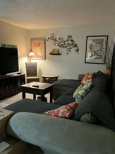 Foto del edificio - 640 Snug Harbor Dr