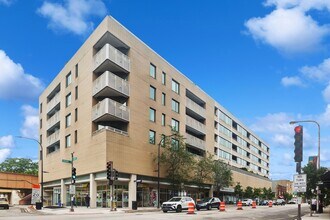 Building Photo - 900 Chicago Ave