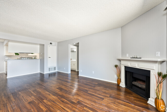 2BR, 2BA - 1010SF - Living Room - Harris Place Apartments