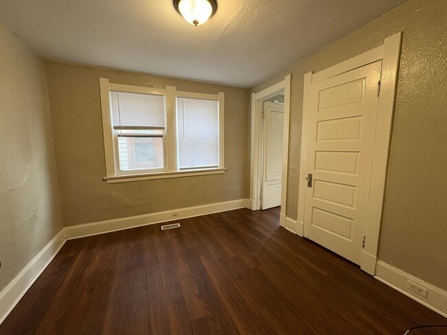 Building Photo - 2524 Maplewood Ave