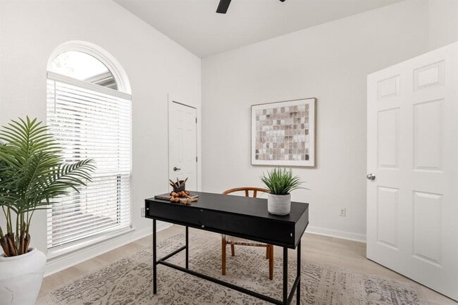 Foto del edificio - 8005 Willet Trail