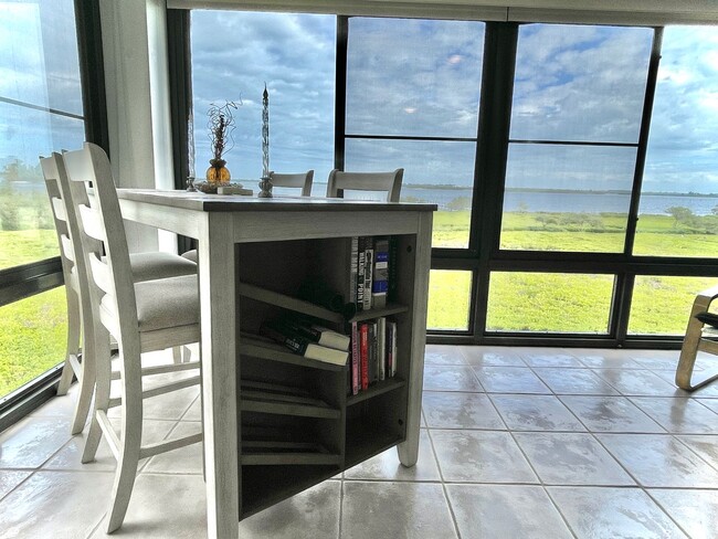 Building Photo - 2 BR Condo with Water View-  Monthly Renta...