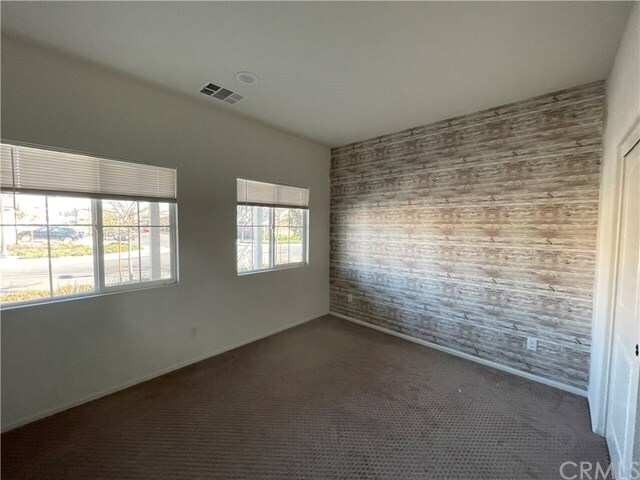Foto del edificio - 3232 S Newton Ave