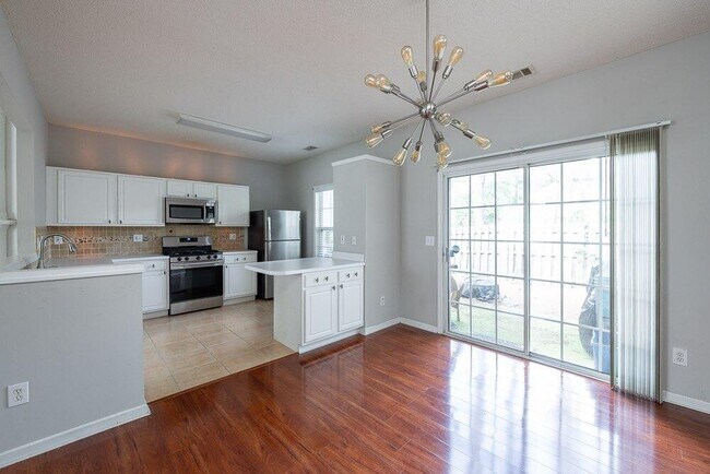Foto del edificio - 4084 Howell Park Rd