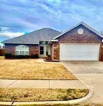 Building Photo - 13209 Springcreek Ct