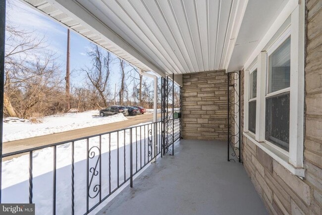 Foto del edificio - 329 Hillcrest Ave