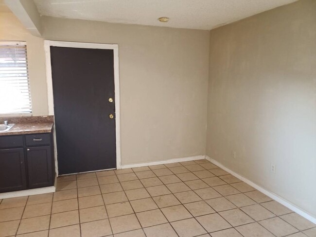 Building Photo - 2209 Cedro Ct