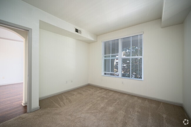 1BR, 1BA - Residence 2 Luxury - Park Central