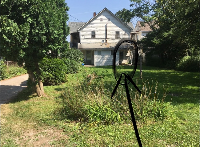 Building Photo - 1202 Gomber Ave