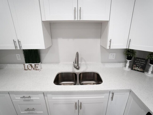 Building Photo - 1170 Buccaneer Dr