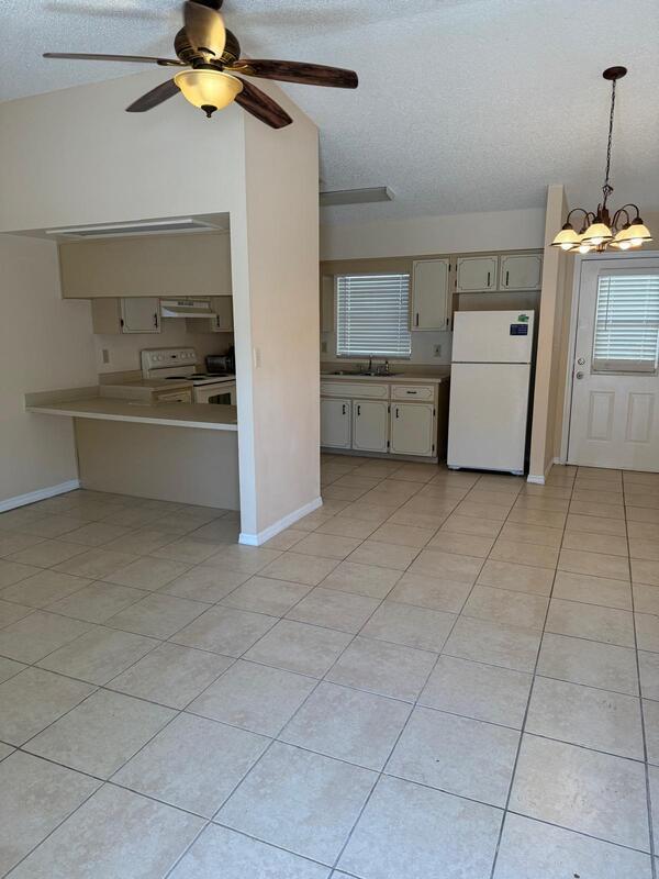 Building Photo - 32719 Blossom Ln