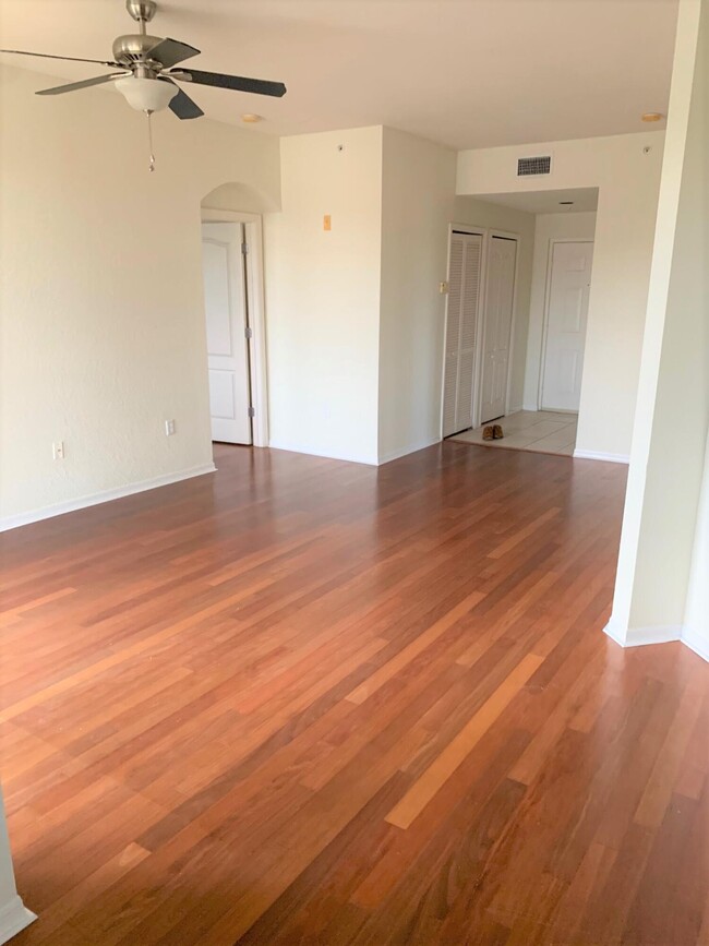 Foto del edificio - 11037 Legacy Blvd