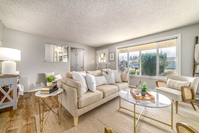 Main living room - 1585 Flintridge Ave