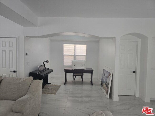 Foto del edificio - 8004 Rose St