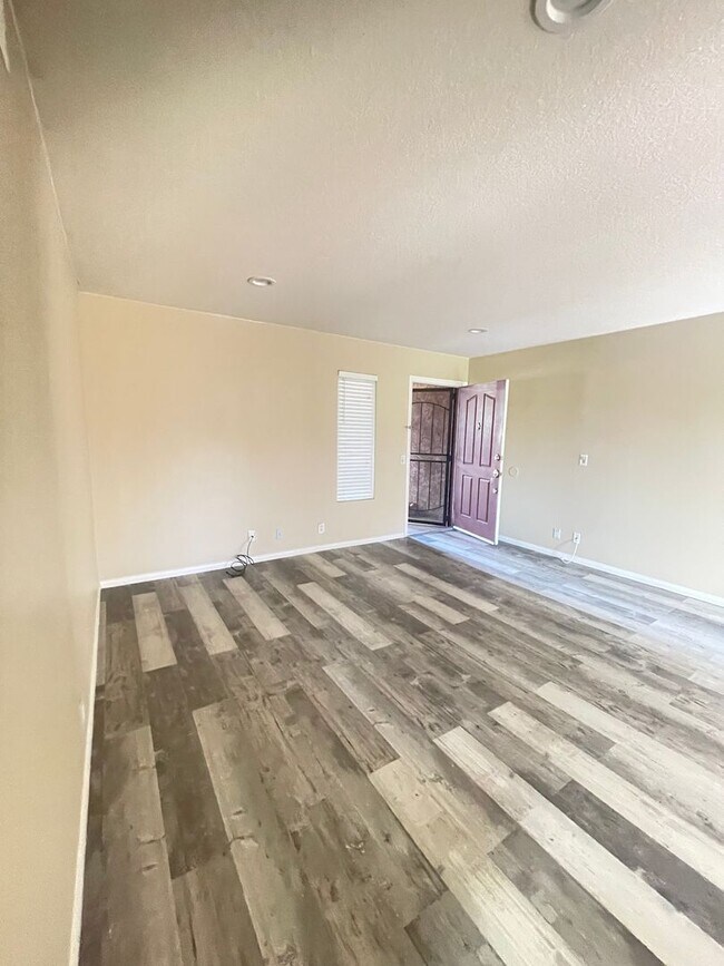 Foto del edificio - Lakeside living in Oceanside