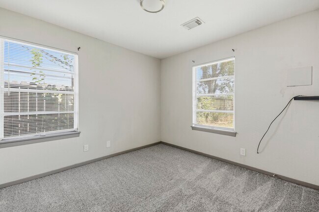 Building Photo - 5413 Vae Dr