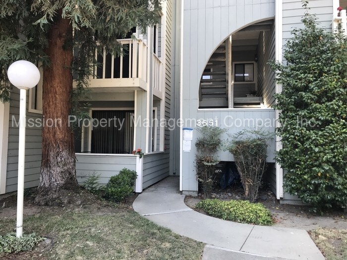 Primary Photo - 3651 Knollwood Terrace