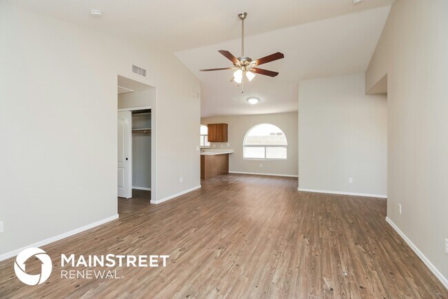 Building Photo - 1640 N 125th Ln