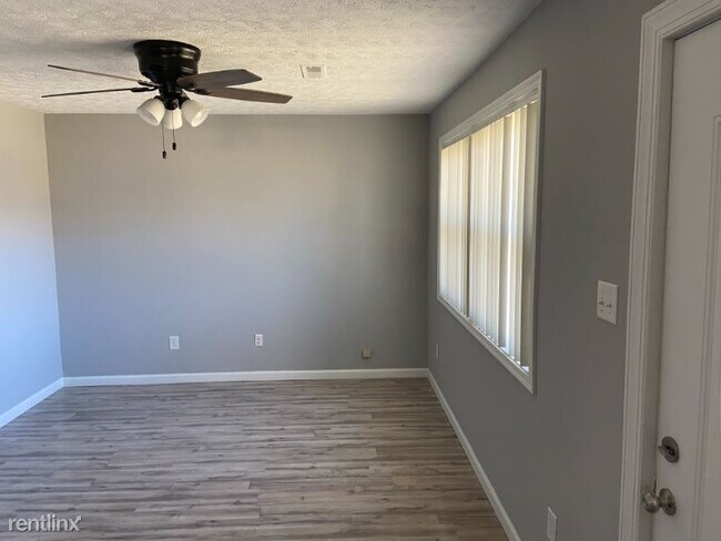 Building Photo - 3 br, 1 bath House - 5712 Tall Oaks Dr