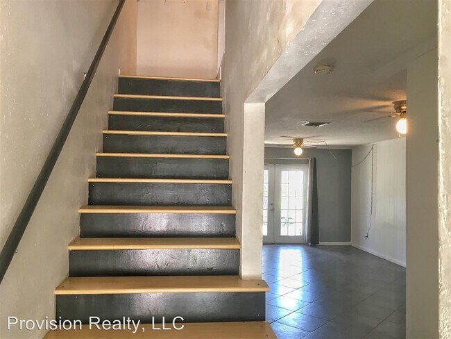 Building Photo - 2325 W Pensacola St