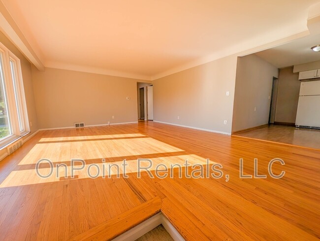Foto del edificio - 14255 Cavell St