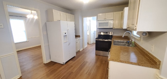 Building Photo - 7325 N Thorncliff Pl