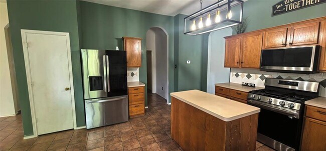 Foto del edificio - 9815 Hallmark Ln
